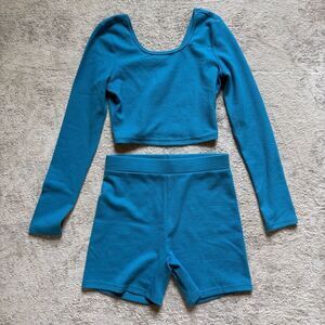 Stylish Blue Long Sleeve Crop Top and Shorts Set